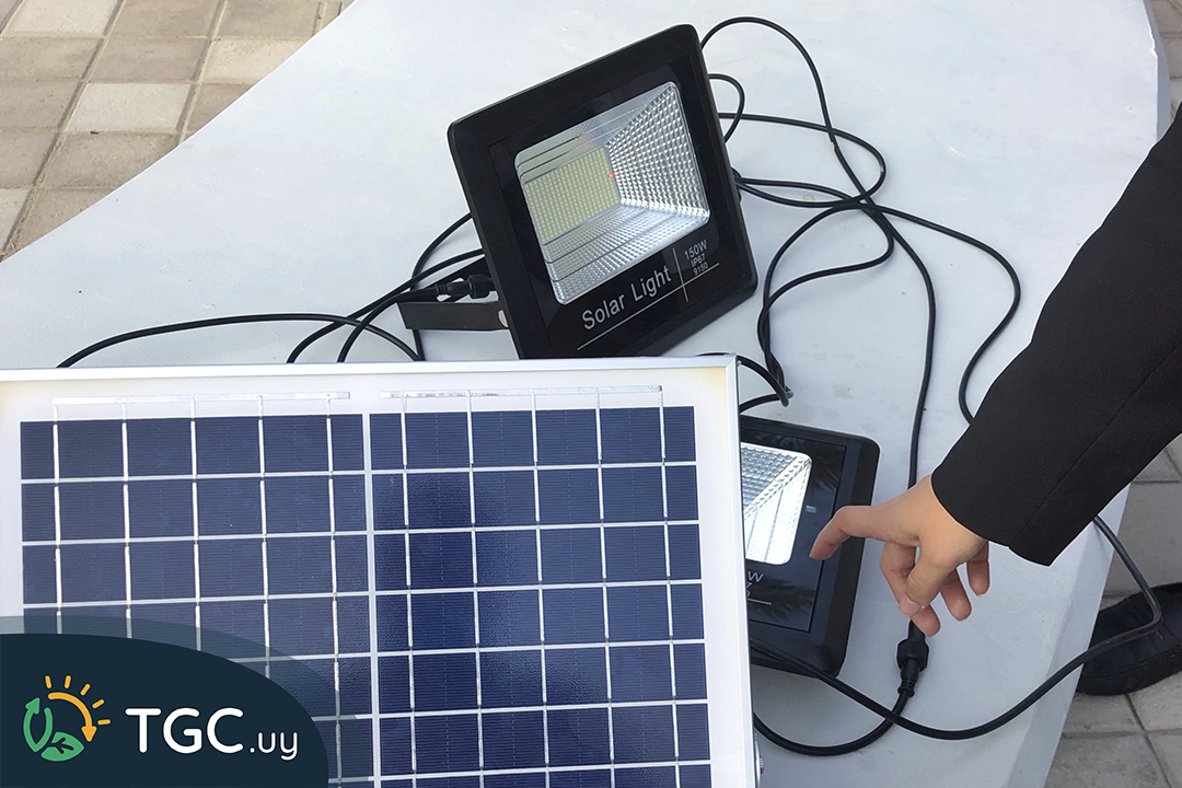 Energía eléctrica solar: procesos, almacenamiento y conexión con la red.